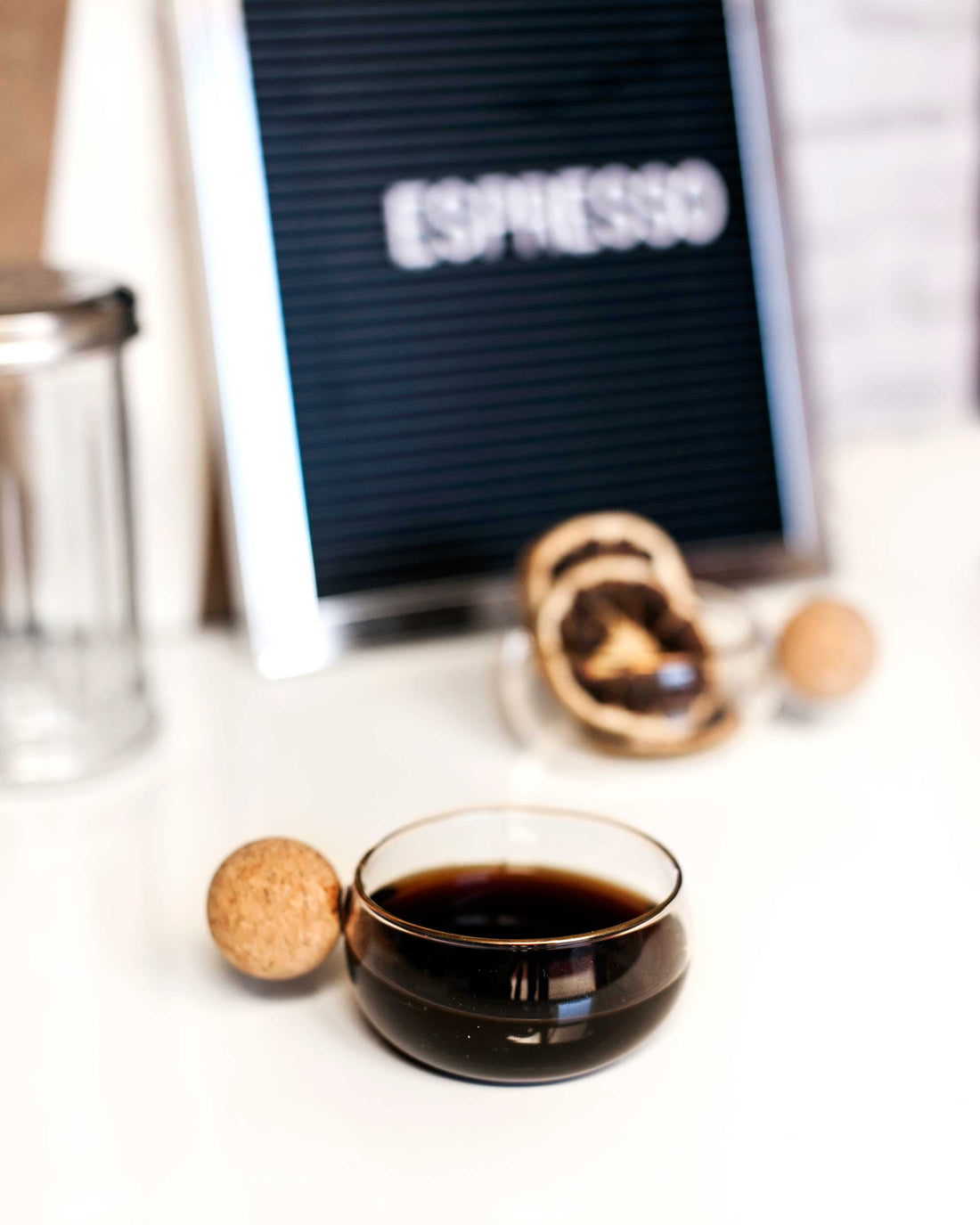 XÍCARA EM VIDRO E CORTIÇA- 80ML