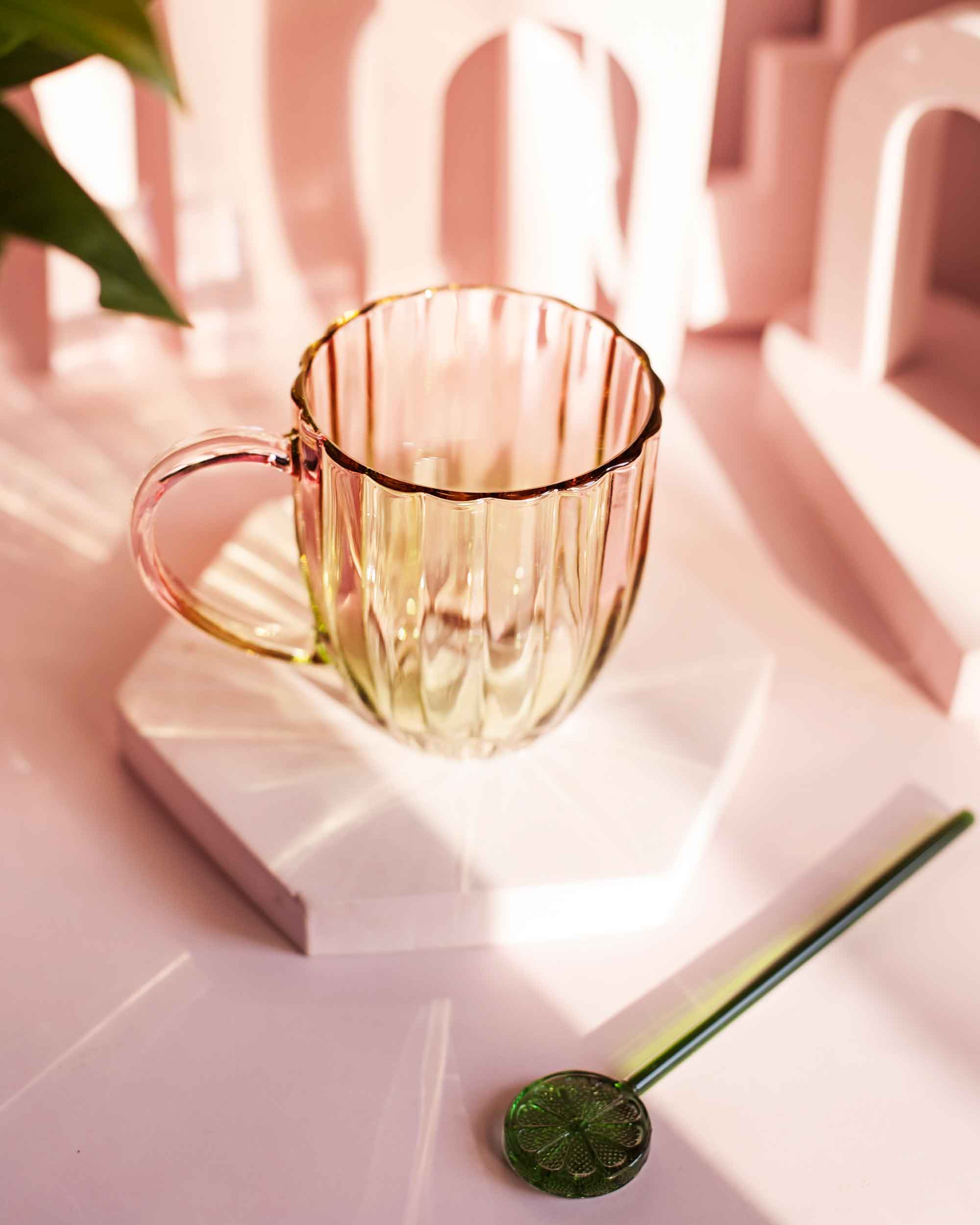 CANECA EM VIDRO BLOSSOM- ROSA- 280 ML
