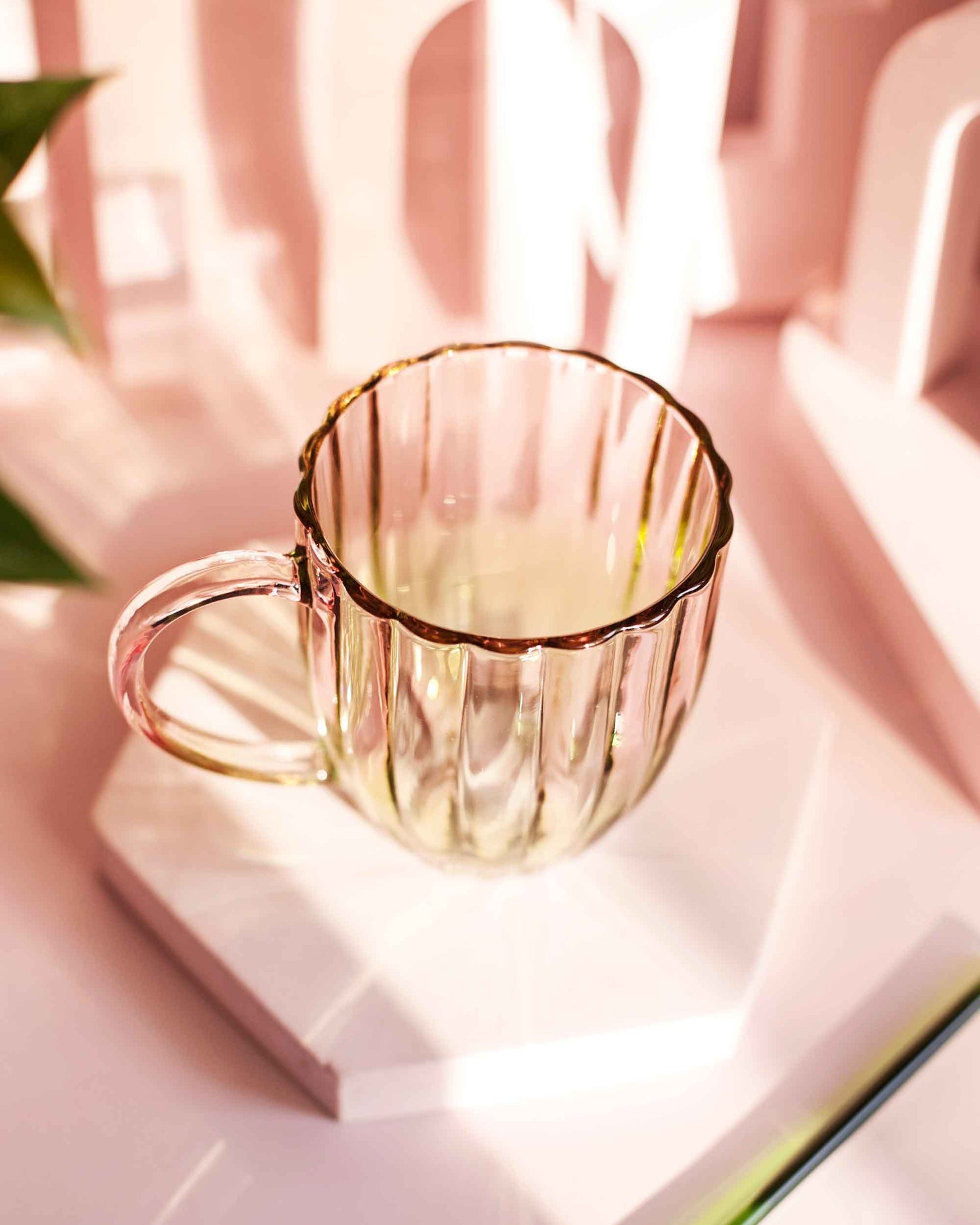 CANECA EM VIDRO BLOSSOM- ROSA- 280 ML