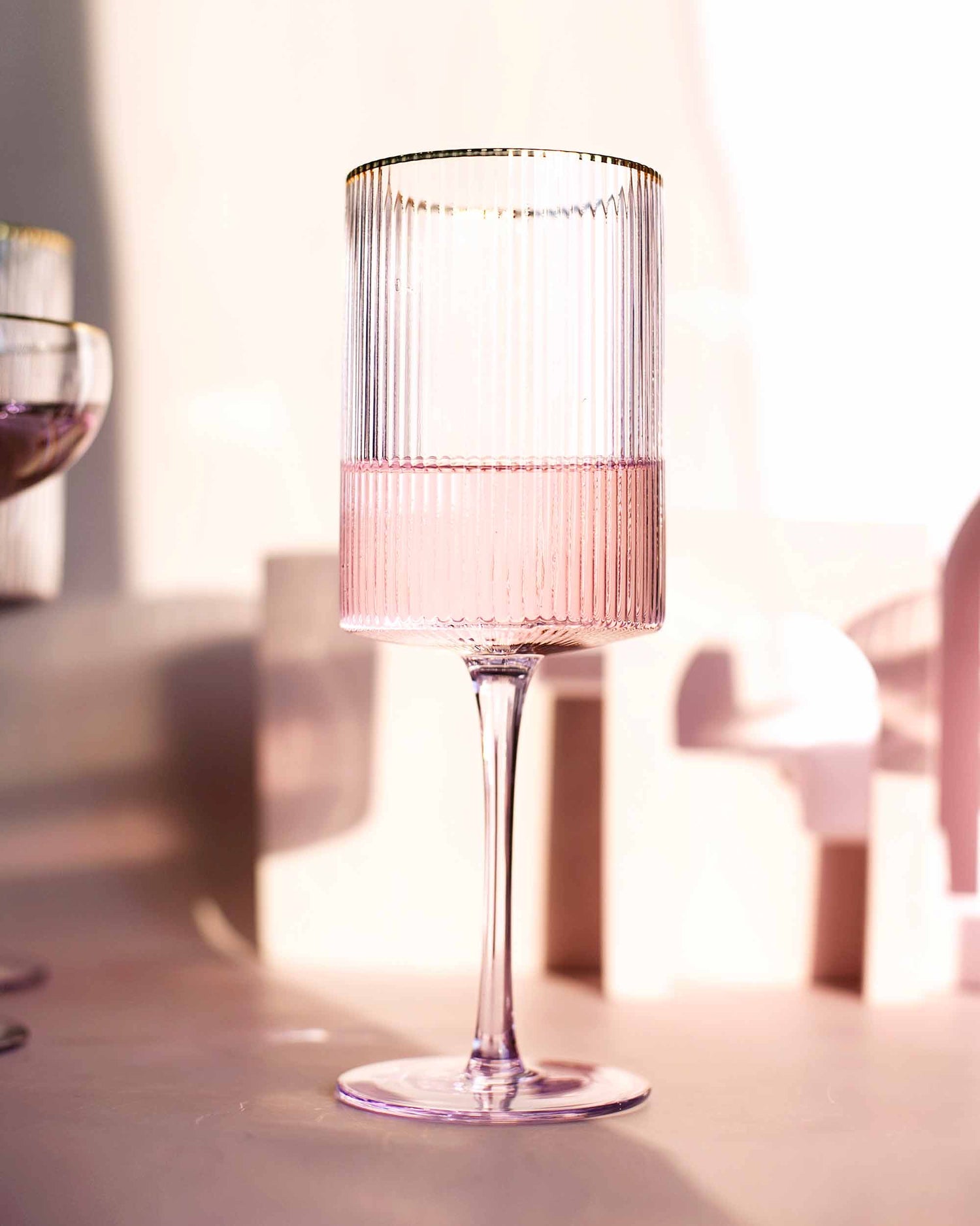 TAÇA VINHO CANELADA- LILÁS