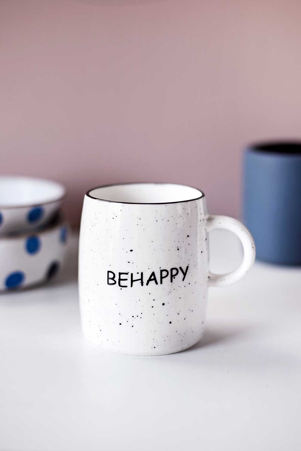 CANECA EM PORCELANA-  BE HAPPY GALI