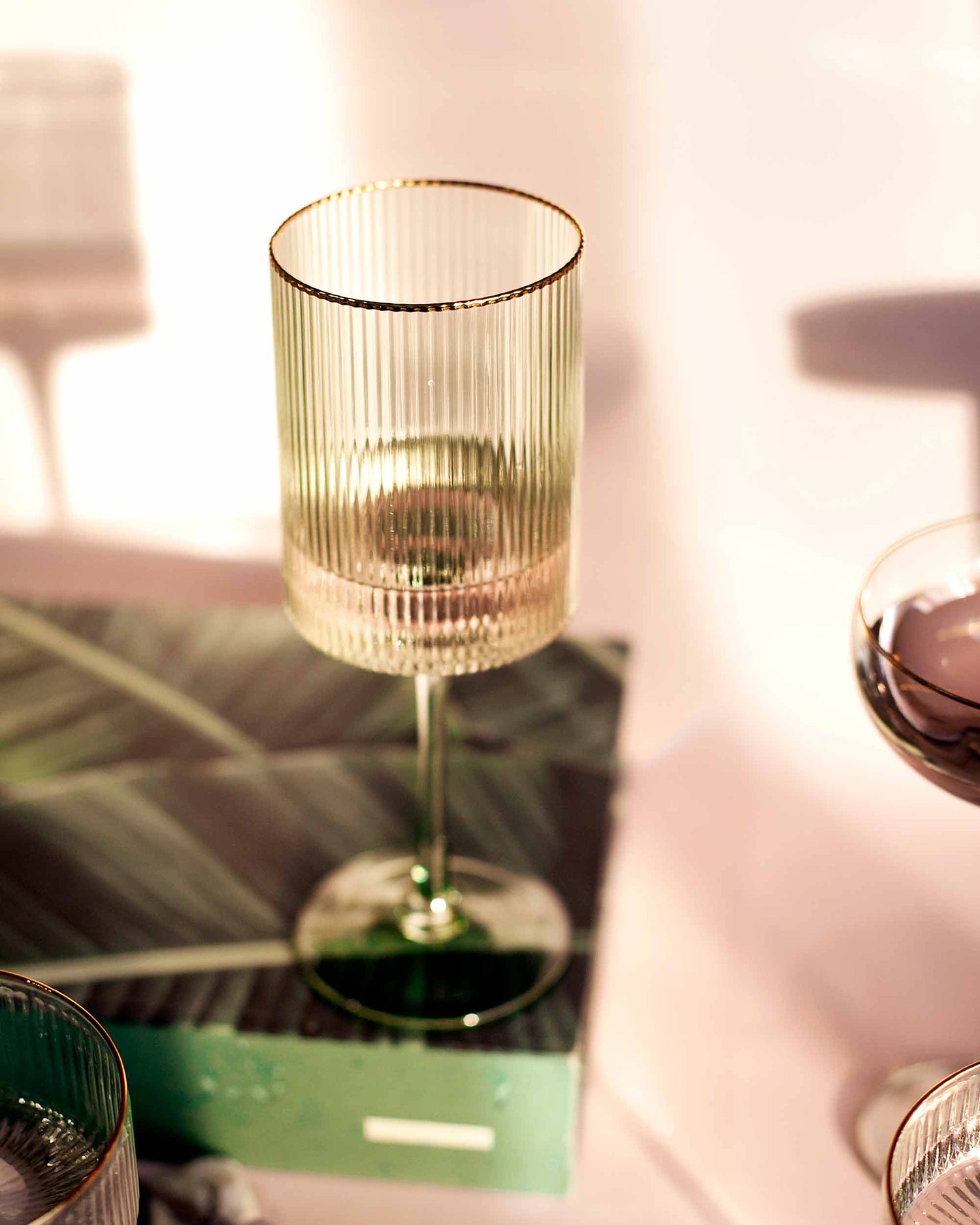 TAÇA VINHO CANELADA- VERDE