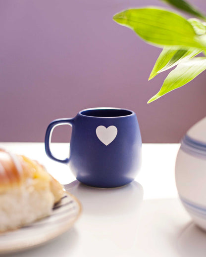 CANECA EM CERÂMICA- AZUL CORAÇÃO BRANCO- 150ML