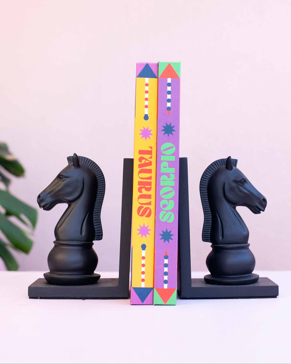 SUPORTE EM RESINA PARA LIVRO- CAVALO