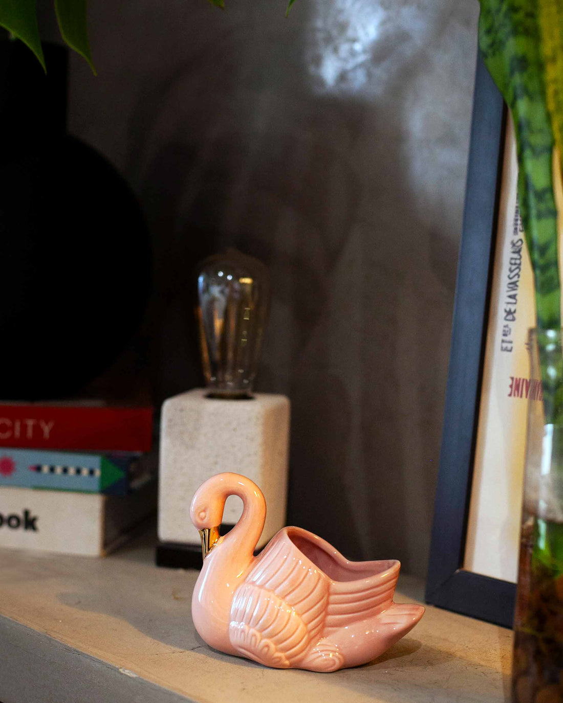VASO CISNE EM PORCELANA- Odette